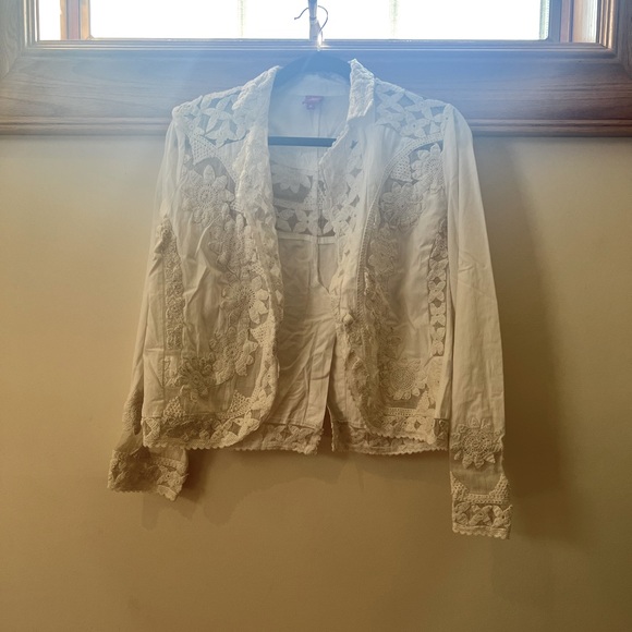 White floral button down shirt coat - Picture 1 of 4
